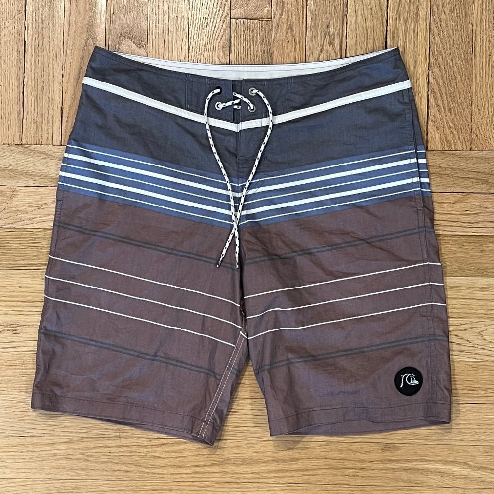 Men's Quiksilver Board Shorts  |  SIZE 33  |  Great Condition - Side Pockets
